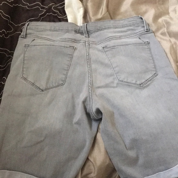 Shorts - Picture 3 of 3